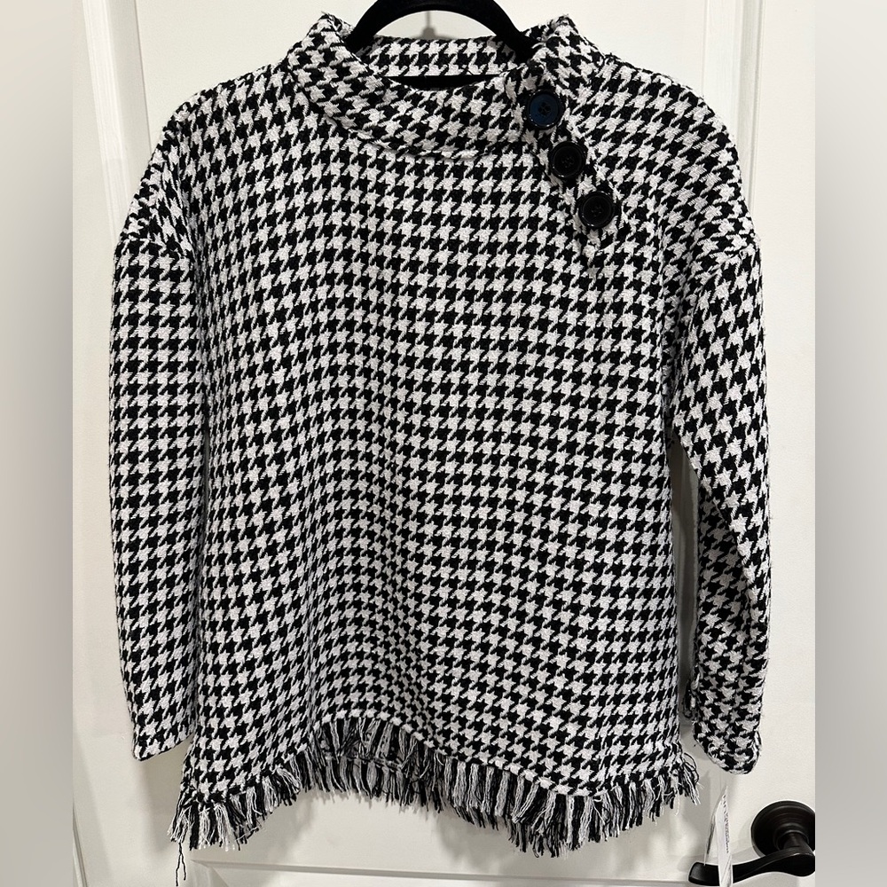 Lulu-B Houndstooth Fringe Hem Sweater Button Shoulder Black/White M (Flaw)